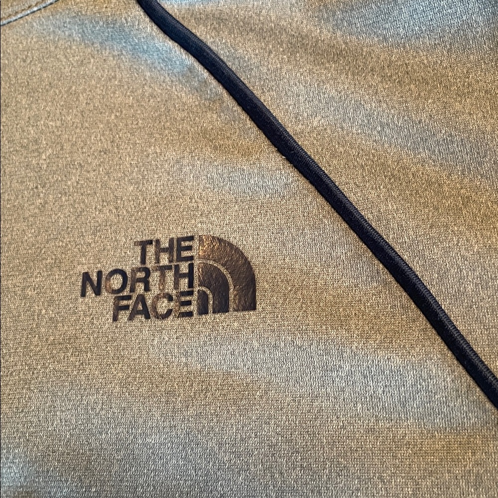 The North Face 1/4 zip up fleece - size women’s Medium - Picture 3 of 11